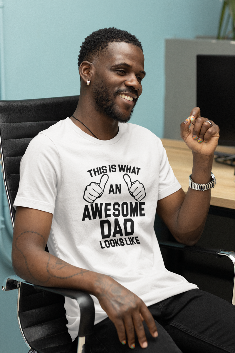 This is What An Awesome Dad Looks Like T-Shirt